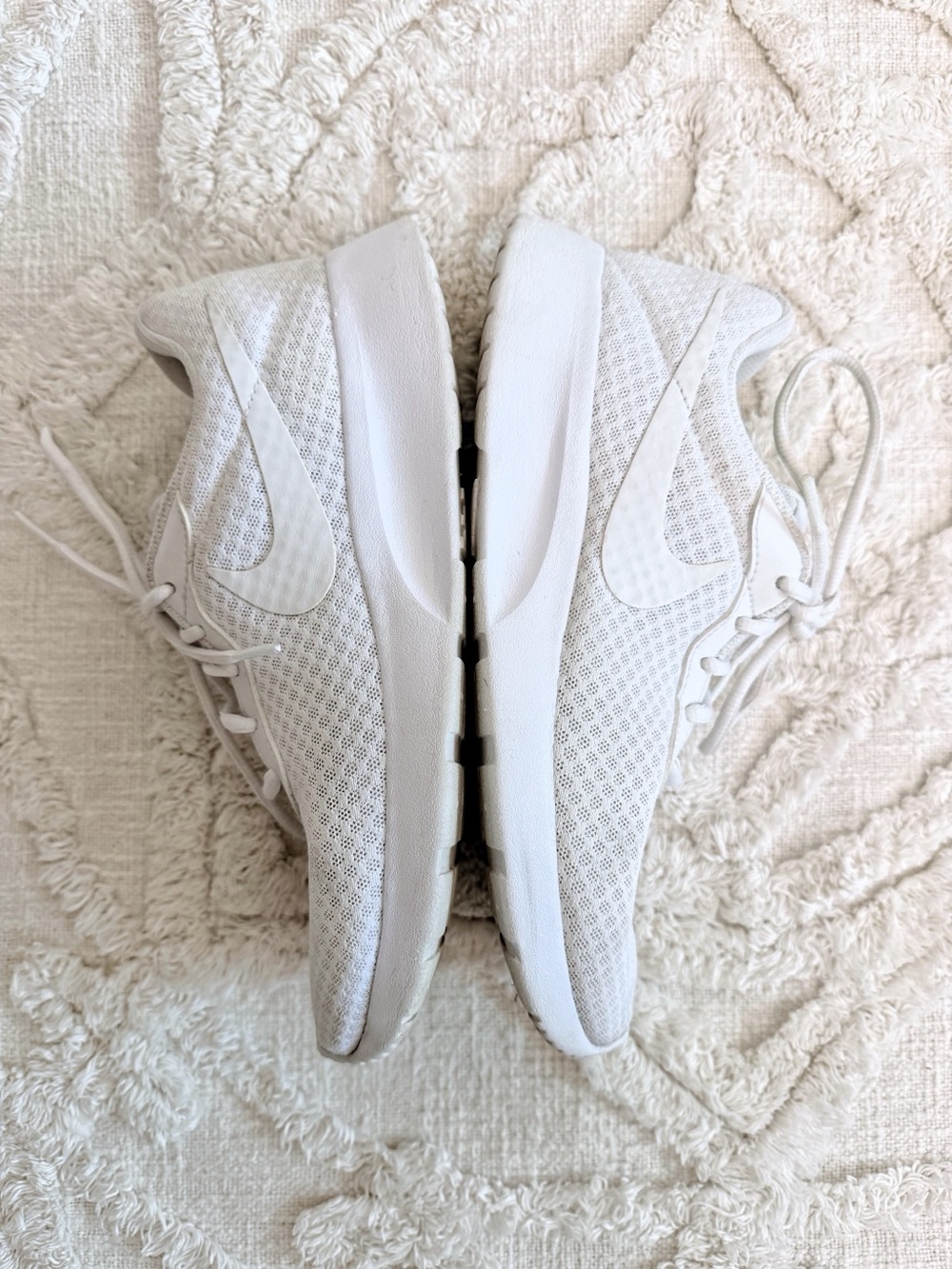 Nike Tanjun Women’s Size 8 White Lightweight Mesh Sneakers DJ6257-104 GUC
